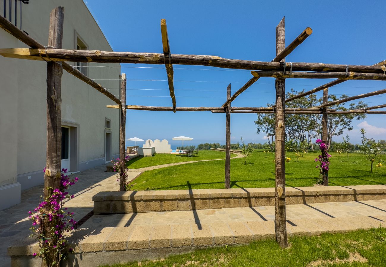 Villa a Massa Lubrense - AMORE RENTALS - Villa Antea con Piscine Private e Vista Mare