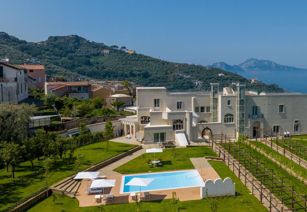 Villa a Massa Lubrense - AMORE RENTALS - Villa Antea con Piscine Private e Vista Mare