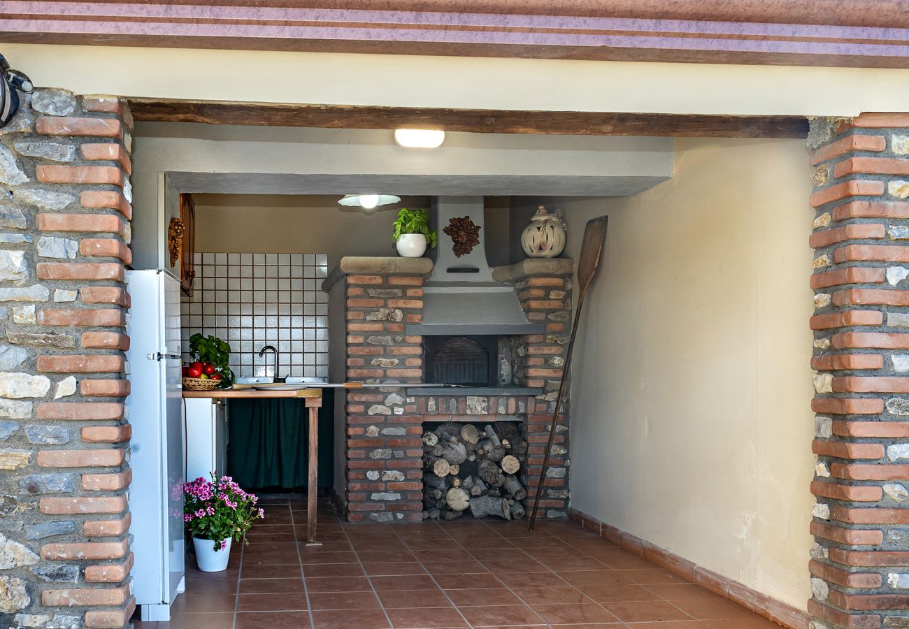 Villa a Sant´Agata sui Due Golfi - AMORE RENTALS - Villa Lions Rose con Piscina e Vista Mare