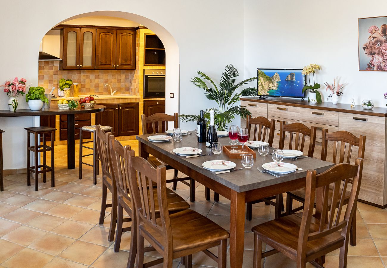 Villa a Sant´Agata sui Due Golfi - AMORE RENTALS - Villa Lions Rose con Piscina e Vista Mare