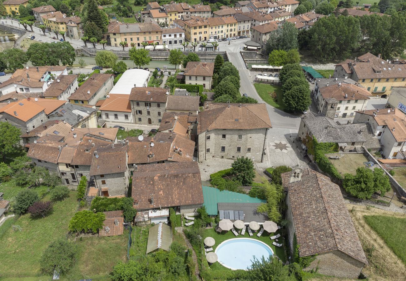 Villa a Palazzuolo sul Senio - AMORE RENTALS - Villa Barbara con Piscina Privata e Giardino