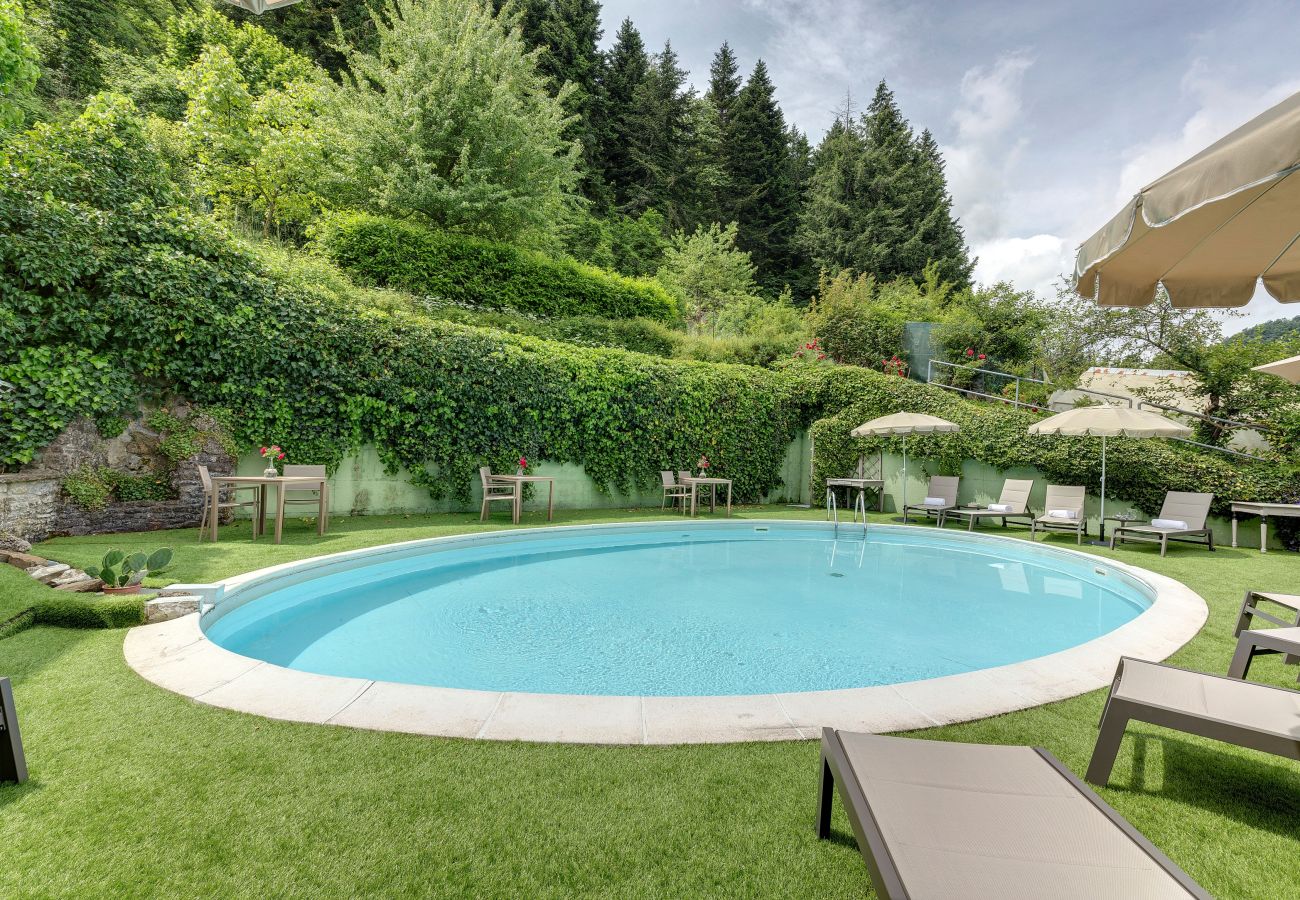 Villa a Palazzuolo sul Senio - AMORE RENTALS - Villa Barbara con Piscina Privata e Giardino