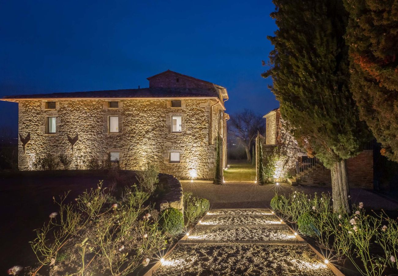 Villa a Sarteano - AMORE RENTALS - Villa Viola con Piscina, Giardino, Ideale per Matrimoni