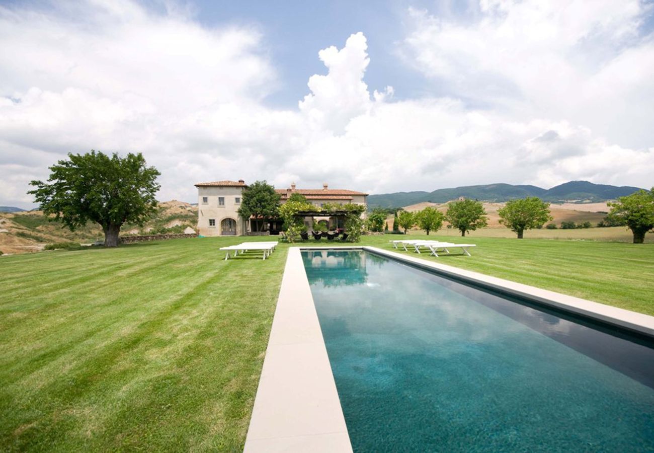 Villa a Sarteano - AMORE RENTALS - Villa Olimpia con Piscina, Giardino, Ideale per Matrimoni