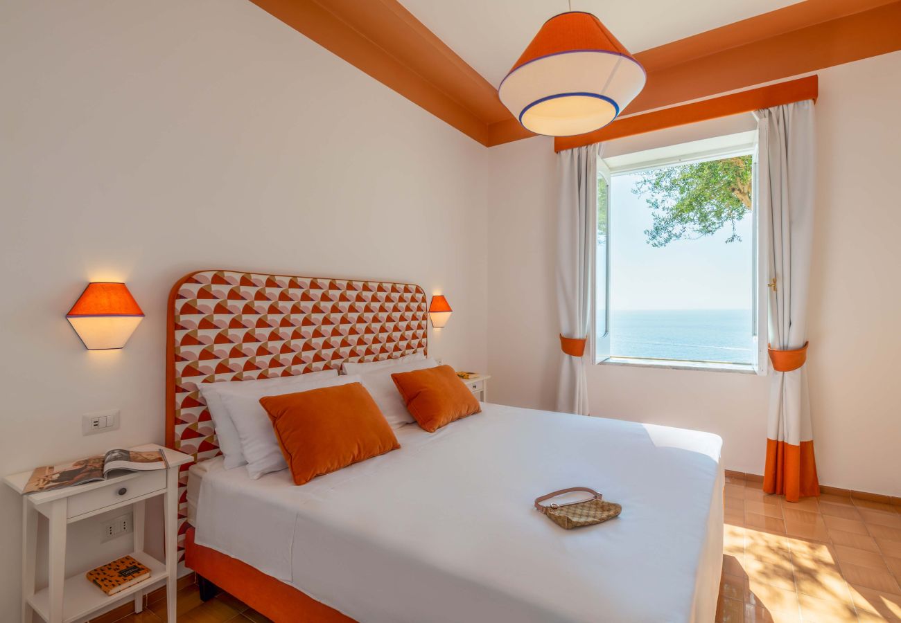 Villa a Praiano - AMORE RENTALS - Villa Jacaranda con Piscina e Vista Mare