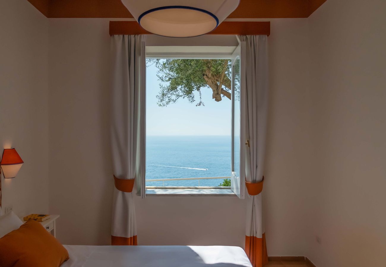 Villa a Praiano - AMORE RENTALS - Villa Jacaranda con Piscina e Vista Mare