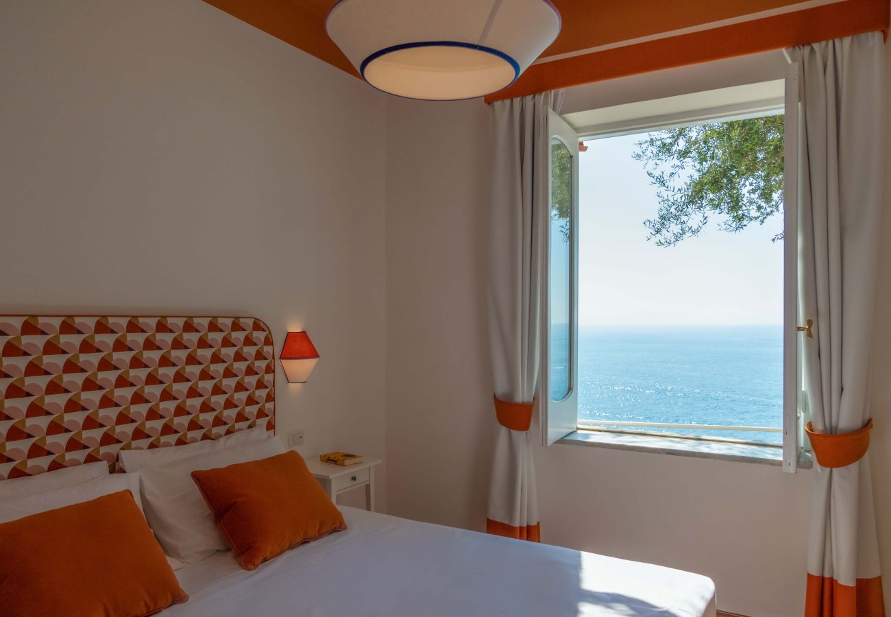 Villa a Praiano - AMORE RENTALS - Villa Jacaranda con Piscina e Vista Mare