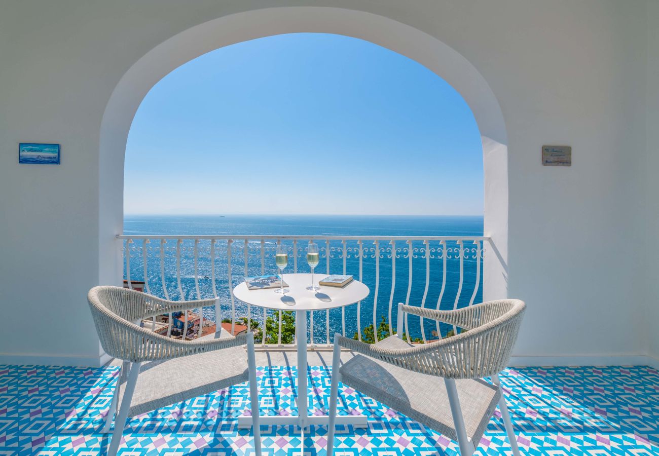 Villa a Praiano - AMORE RENTALS - Villa Jacaranda con Piscina e Vista Mare