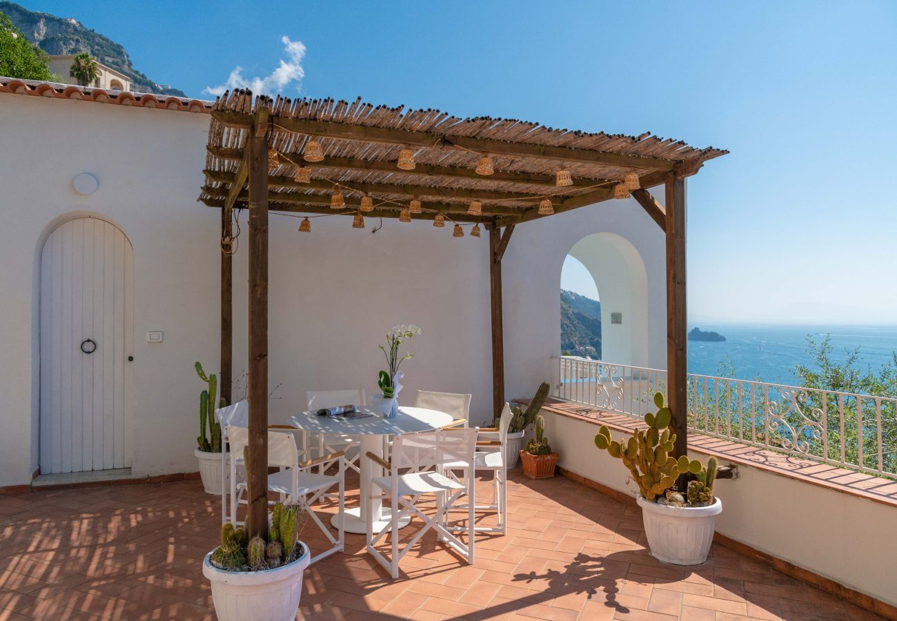 Villa a Praiano - AMORE RENTALS - Villa Jacaranda con Piscina e Vista Mare