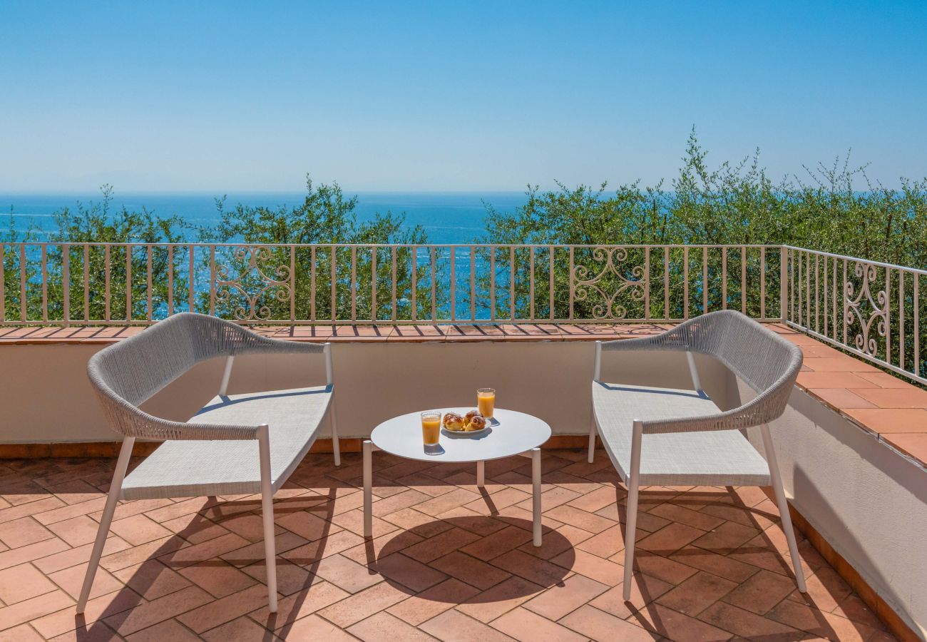 Villa a Praiano - AMORE RENTALS - Villa Jacaranda con Piscina e Vista Mare