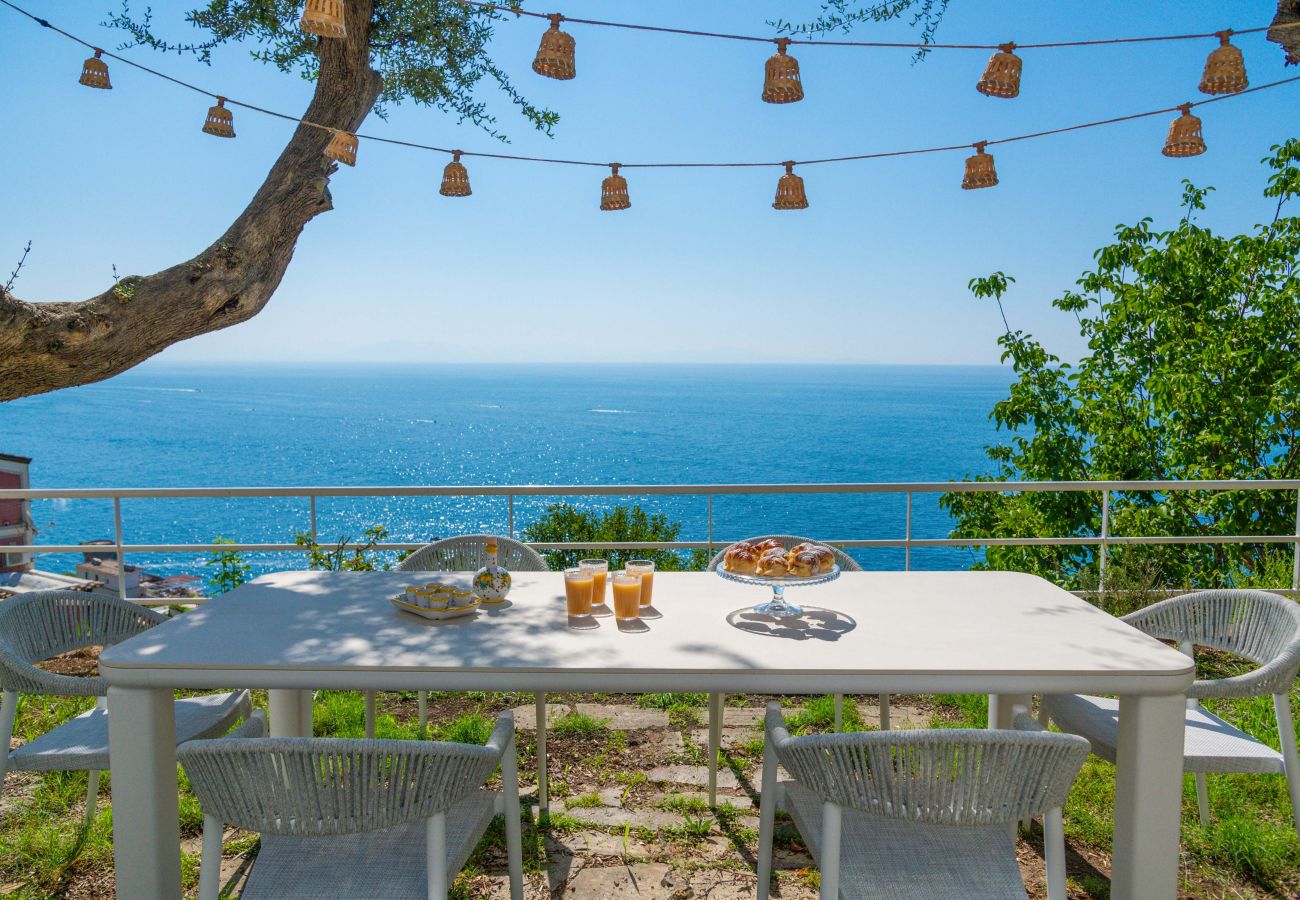 Villa a Praiano - AMORE RENTALS - Villa Jacaranda con Piscina e Vista Mare