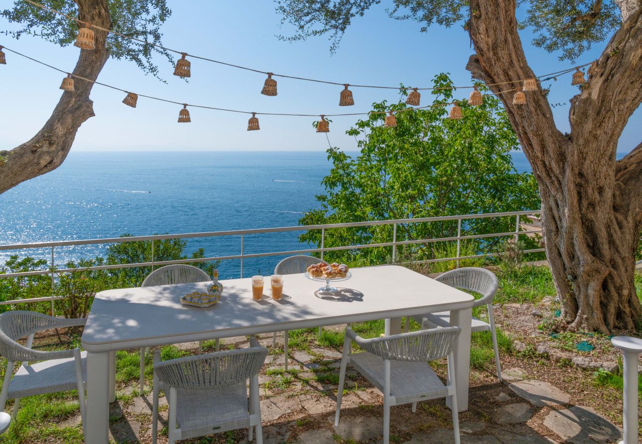 Villa a Praiano - AMORE RENTALS - Villa Jacaranda con Piscina e Vista Mare