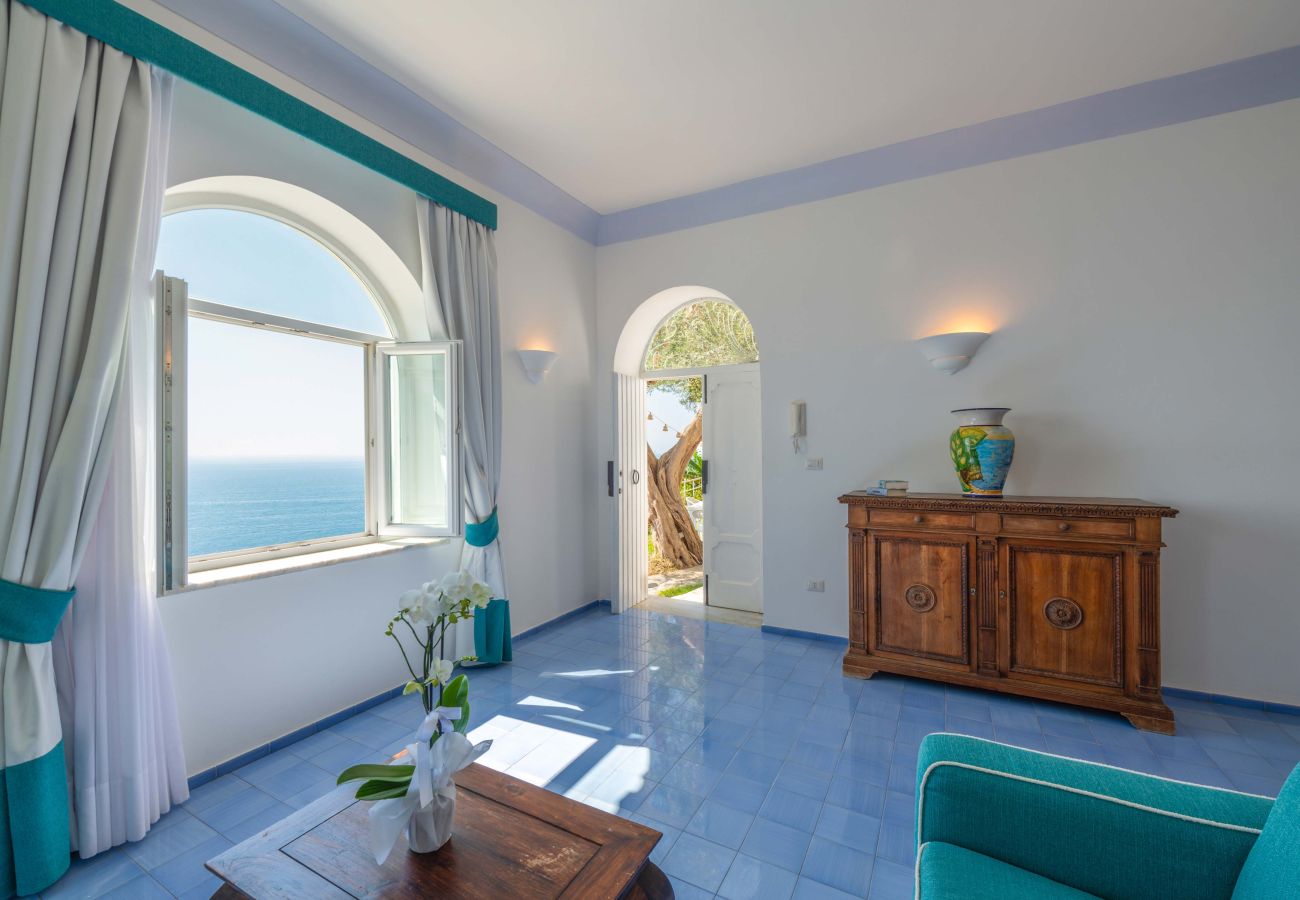 Villa a Praiano - AMORE RENTALS - Villa Jacaranda con Piscina e Vista Mare