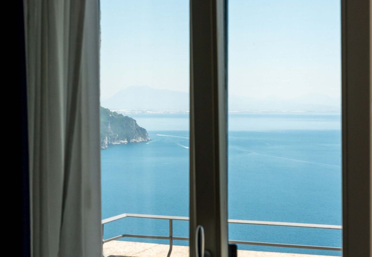 Villa a Ravello - AMORE RENTALS - Villa Pittoresca con Piscina e Vista Mare