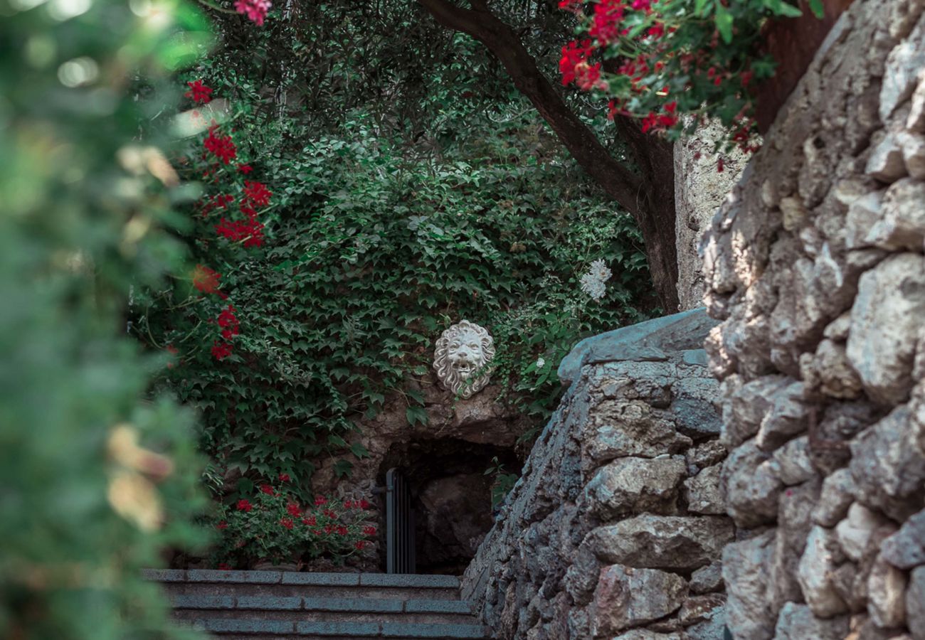 Villa a Ravello - AMORE RENTALS - Villa Pittoresca con Piscina e Vista Mare