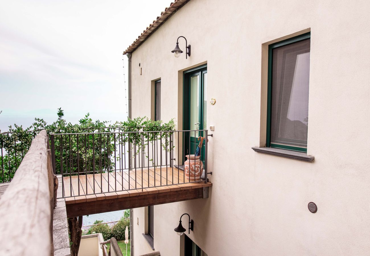 Villa a Ravello - AMORE RENTALS - Villa Pittoresca con Piscina e Vista Mare