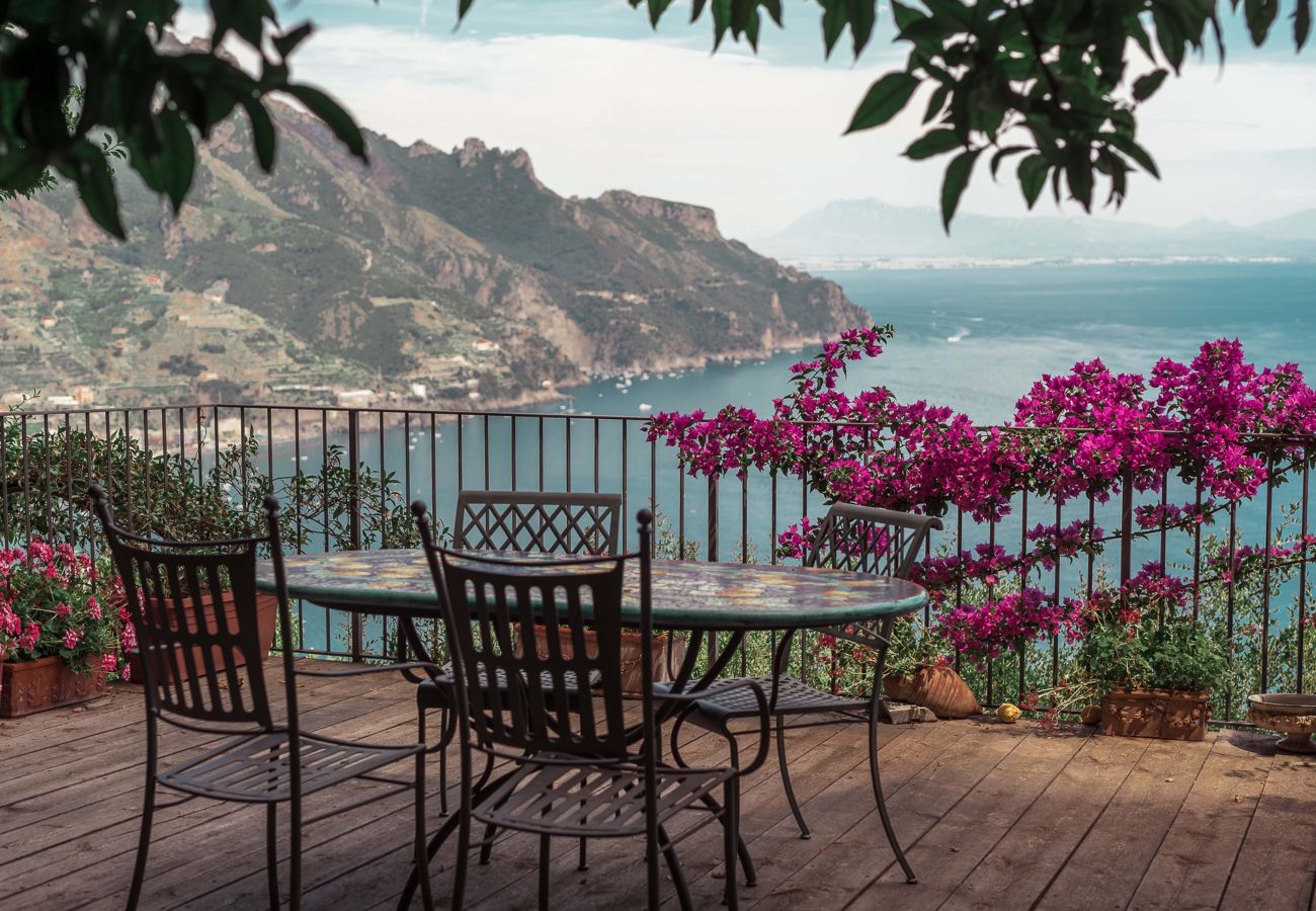 Villa a Ravello - AMORE RENTALS - Villa Pittoresca con Piscina e Vista Mare