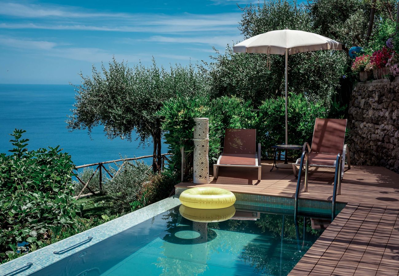 Villa a Ravello - AMORE RENTALS - Villa Pittoresca con Piscina e Vista Mare