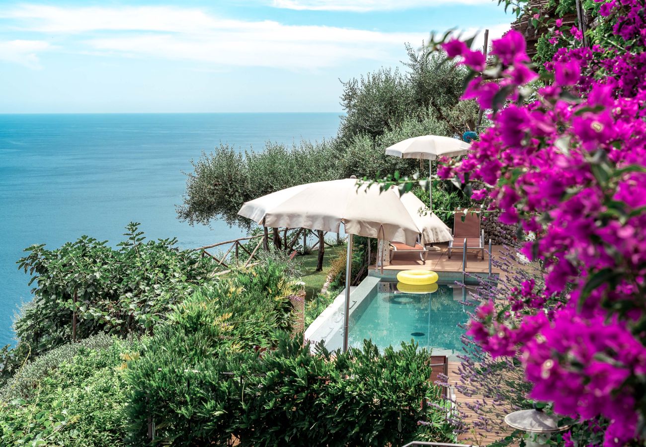 Villa a Ravello - AMORE RENTALS - Villa Pittoresca con Piscina e Vista Mare