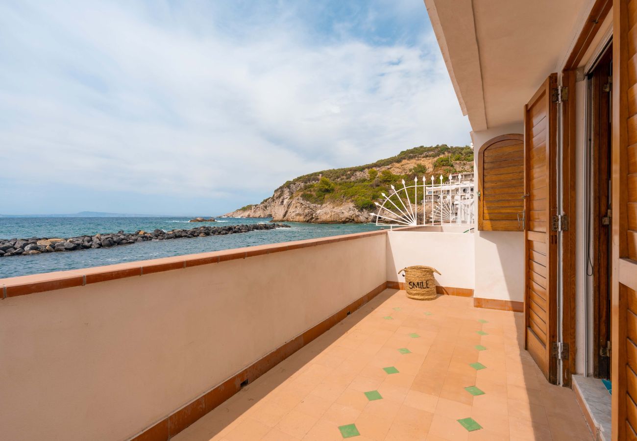 Villa a Massa Lubrense - AMORE RENTALS - Villa Marti con Piscina e Discesa al Mare