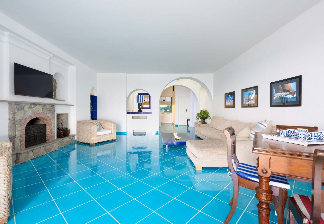 Villa a Massa Lubrense - AMORE RENTALS - Villa Marti con Piscina e Discesa al Mare