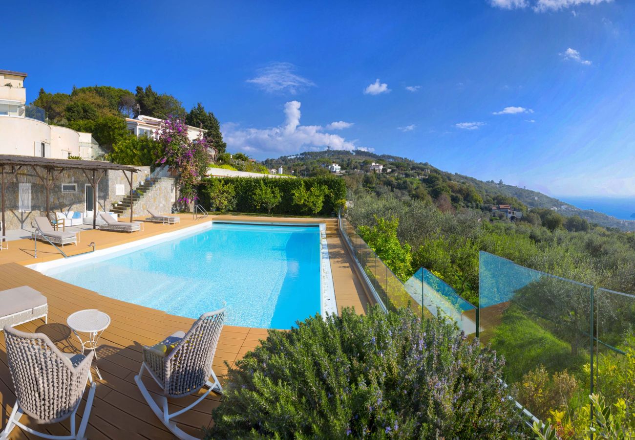 Villa a Sant´Agata sui Due Golfi - AMORE RENTALS - Villa Hermes con Piscina Privata, Giardino, Vista Mare