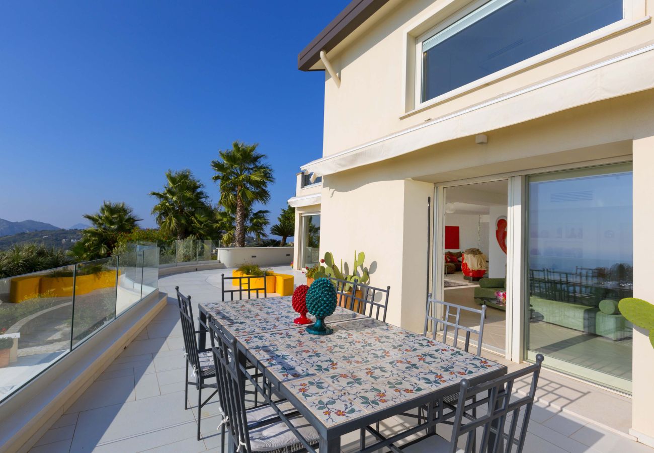 Villa a Sant´Agata sui Due Golfi - AMORE RENTALS - Villa Hermes con Piscina Privata, Giardino, Vista Mare