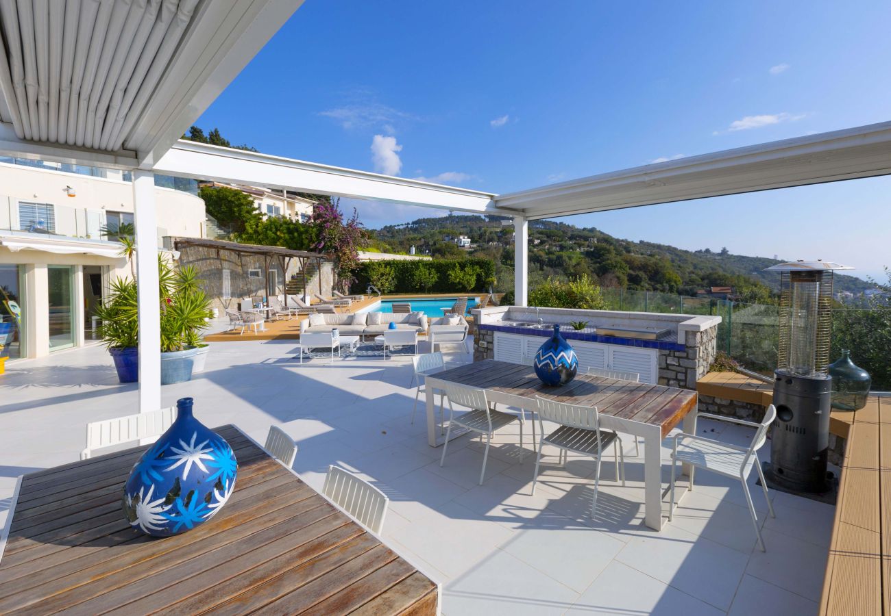 Villa a Sant´Agata sui Due Golfi - AMORE RENTALS - Villa Hermes con Piscina Privata, Giardino, Vista Mare