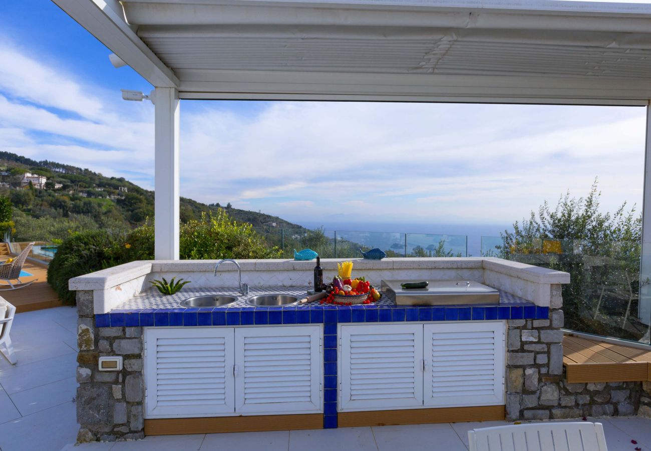 Villa a Sant´Agata sui Due Golfi - AMORE RENTALS - Villa Hermes con Piscina Privata, Giardino, Vista Mare