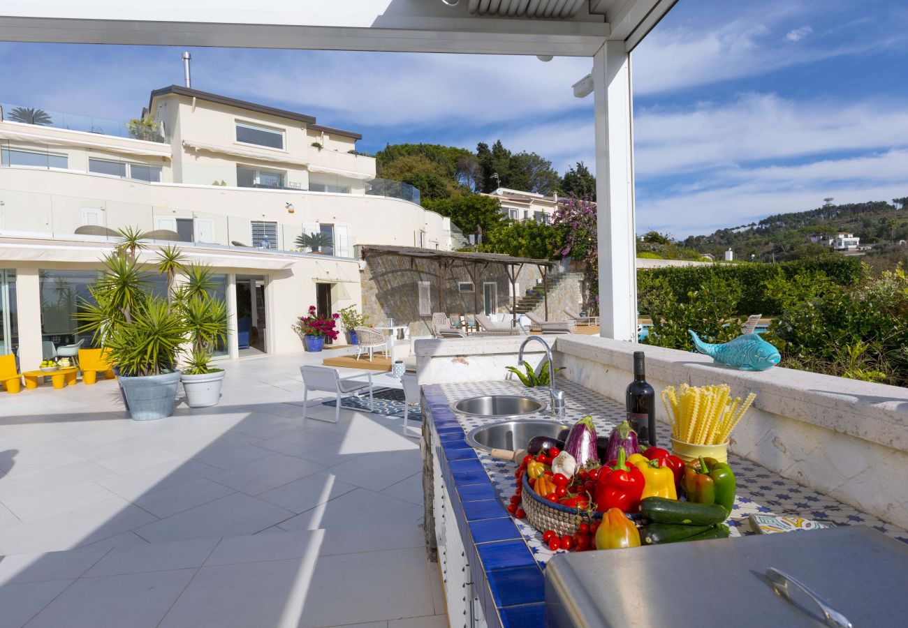 Villa a Sant´Agata sui Due Golfi - AMORE RENTALS - Villa Hermes con Piscina Privata, Giardino, Vista Mare