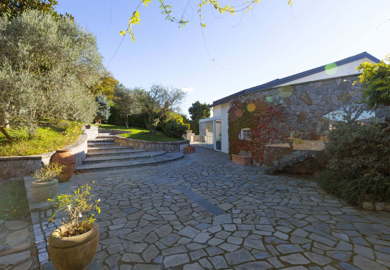 Villa a Sant´Agata sui Due Golfi - AMORE RENTALS - Villa Hermes con Piscina Privata, Giardino, Vista Mare