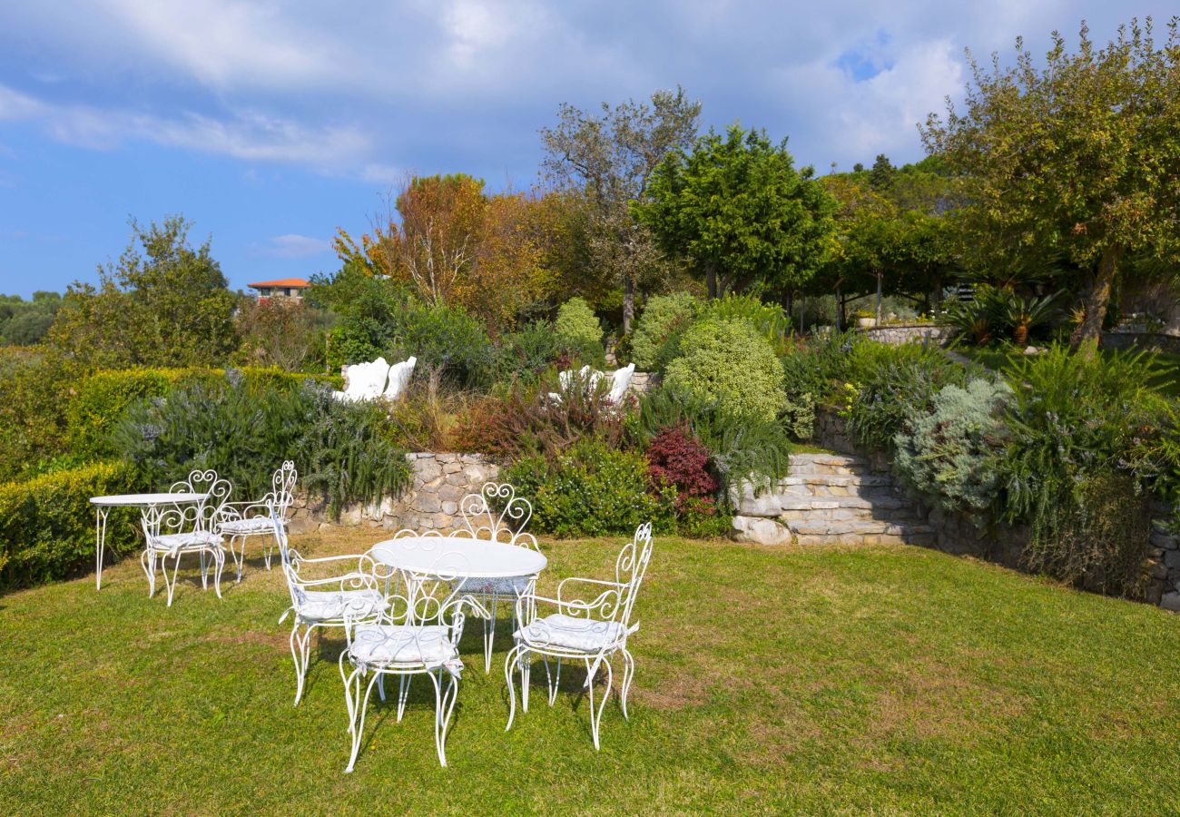 Villa a Sant´Agata sui Due Golfi - AMORE RENTALS - Villa Hermes con Piscina Privata, Giardino, Vista Mare