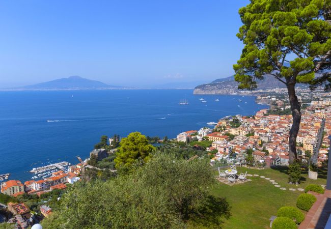 Villa/Dettached house in Sorrento - AMORE RENTALS -Villa Giada with Swimming Pool, Garden, Sea View and Parking