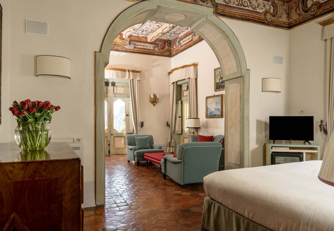 Villa in Positano - AMORE RENTALS - Palazzo Santa Croce with heated Pool, Sea View, Chef and Breakfast Ideal for Weddings