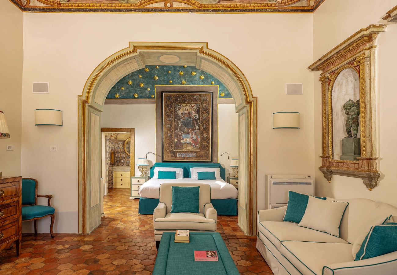 Villa in Positano - AMORE RENTALS - Palazzo Santa Croce with heated Pool, Sea View, Chef and Breakfast Ideal for Weddings