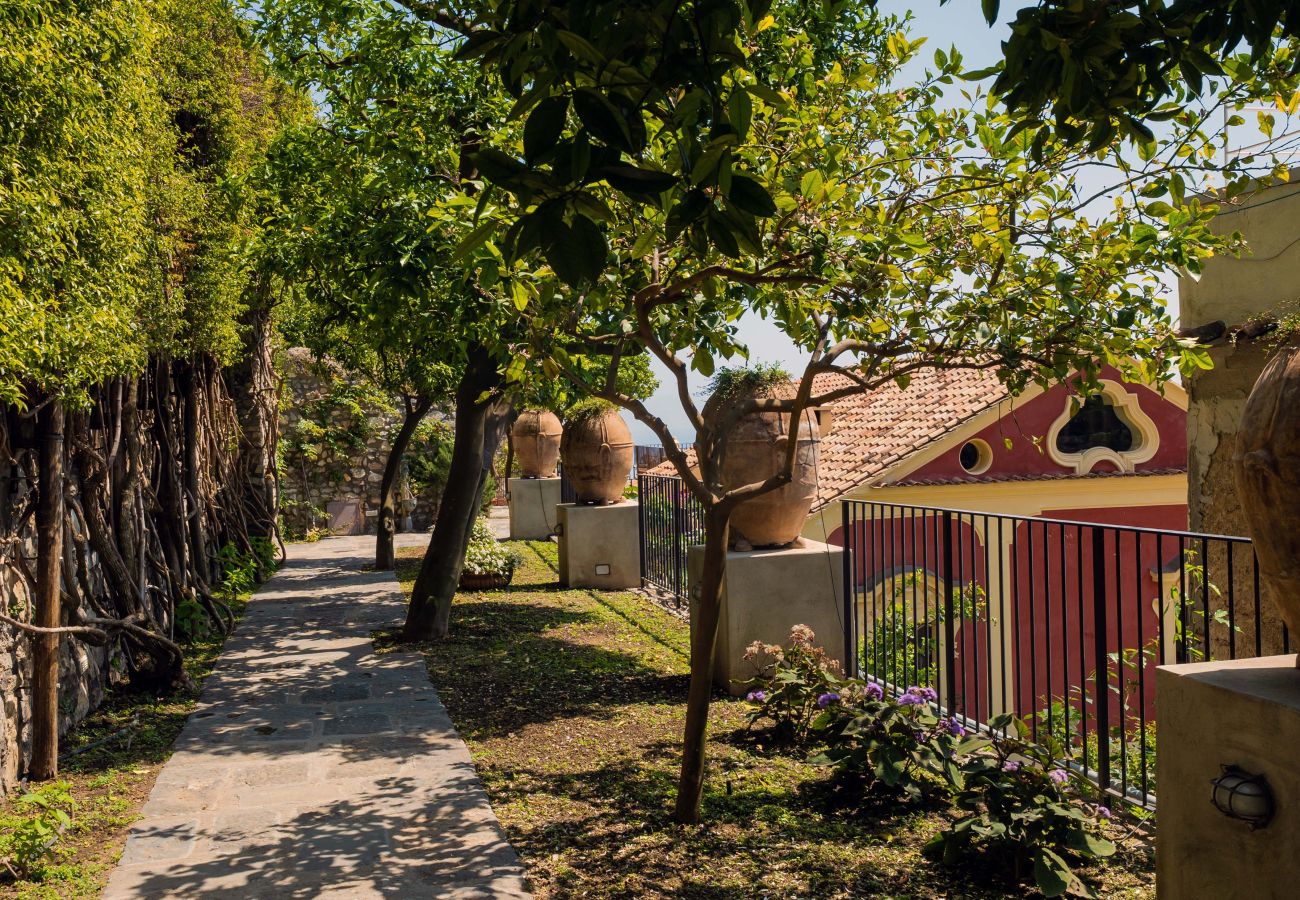 Villa in Positano - AMORE RENTALS - Palazzo Santa Croce with heated Pool, Sea View, Chef and Breakfast Ideal for Weddings