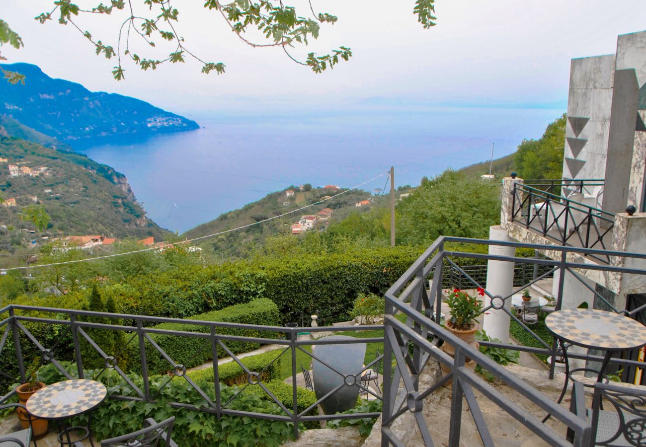 Villa in Sant´Agnello - AMORE RENTALS - Villa La Ventana with Private Swimming Pool, Garden, Jacuzzi, Sea view and Parking