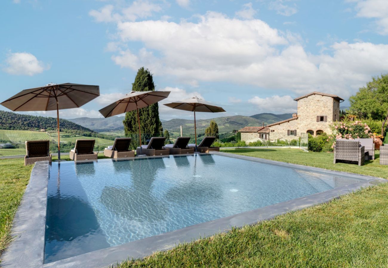 Villa in Panzano - AMORE RENTALS - Villa Bellaflore with 3 Private Pools, Garden, Terraces and Parking