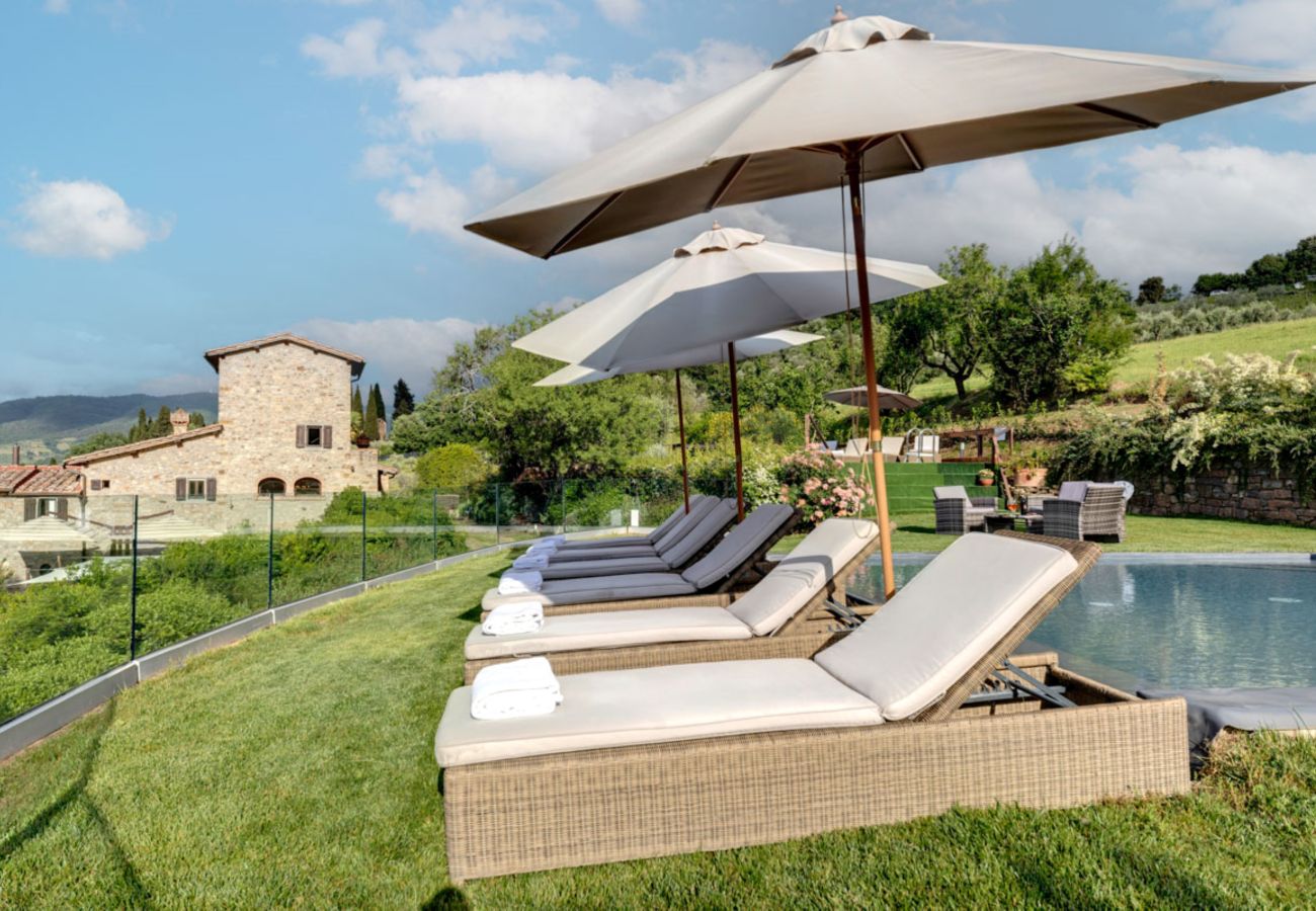 Villa in Panzano - AMORE RENTALS - Villa Bellaflore with 3 Private Pools, Garden, Terraces and Parking