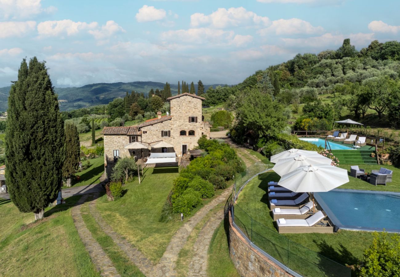 Villa in Panzano - AMORE RENTALS - Villa Bellaflore with 3 Private Pools, Garden, Terraces and Parking