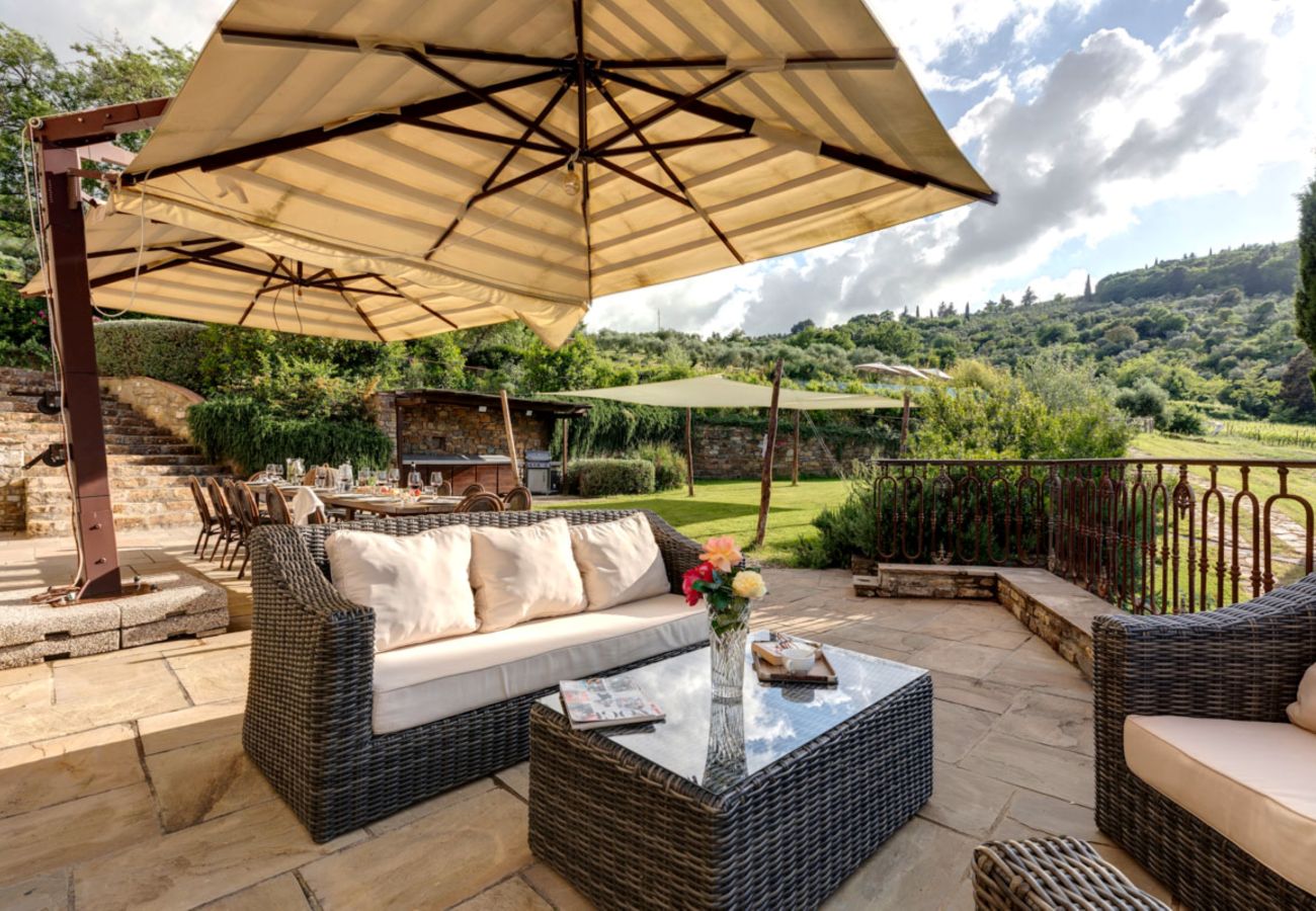 Villa in Panzano - AMORE RENTALS - Villa Bellaflore with 3 Private Pools, Garden, Terraces and Parking