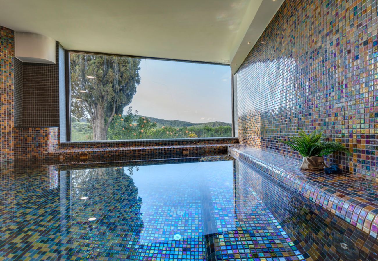 Villa in Panzano - AMORE RENTALS - Villa Bellaflore with 3 Private Pools, Garden, Terraces and Parking