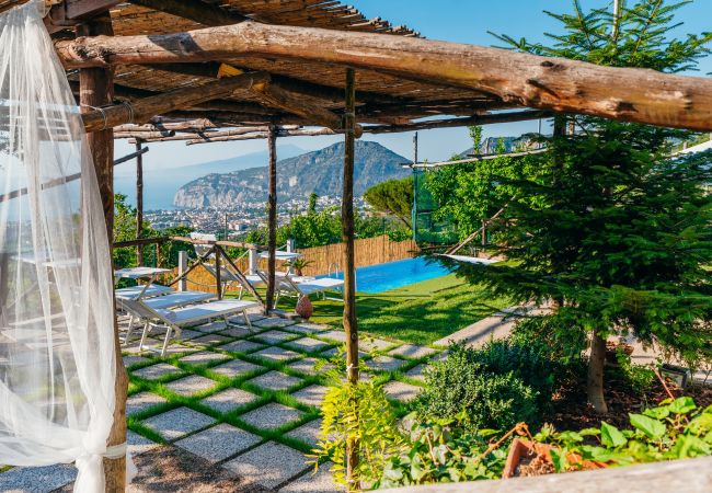 Villa/Dettached house in Sant´Agnello - AMORE RENTALS - Villa Tina with Private Swimming Pool, Sea View, Terraces, Garden and Parking