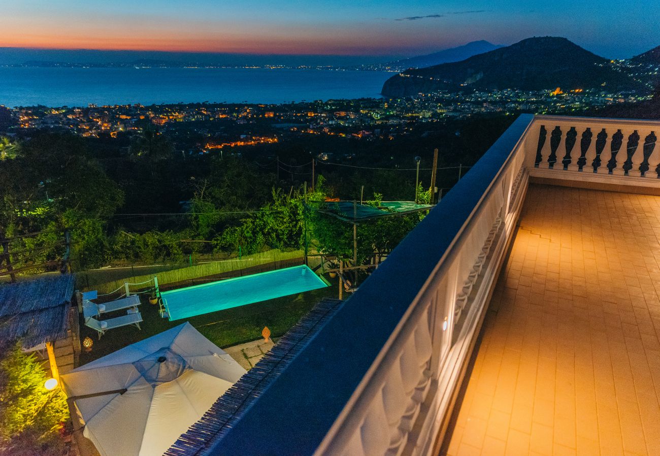 Villa in Sant´Agnello - AMORE RENTALS - Villa Tina with Private Swimming Pool, Sea View, Terraces, Garden and Parking