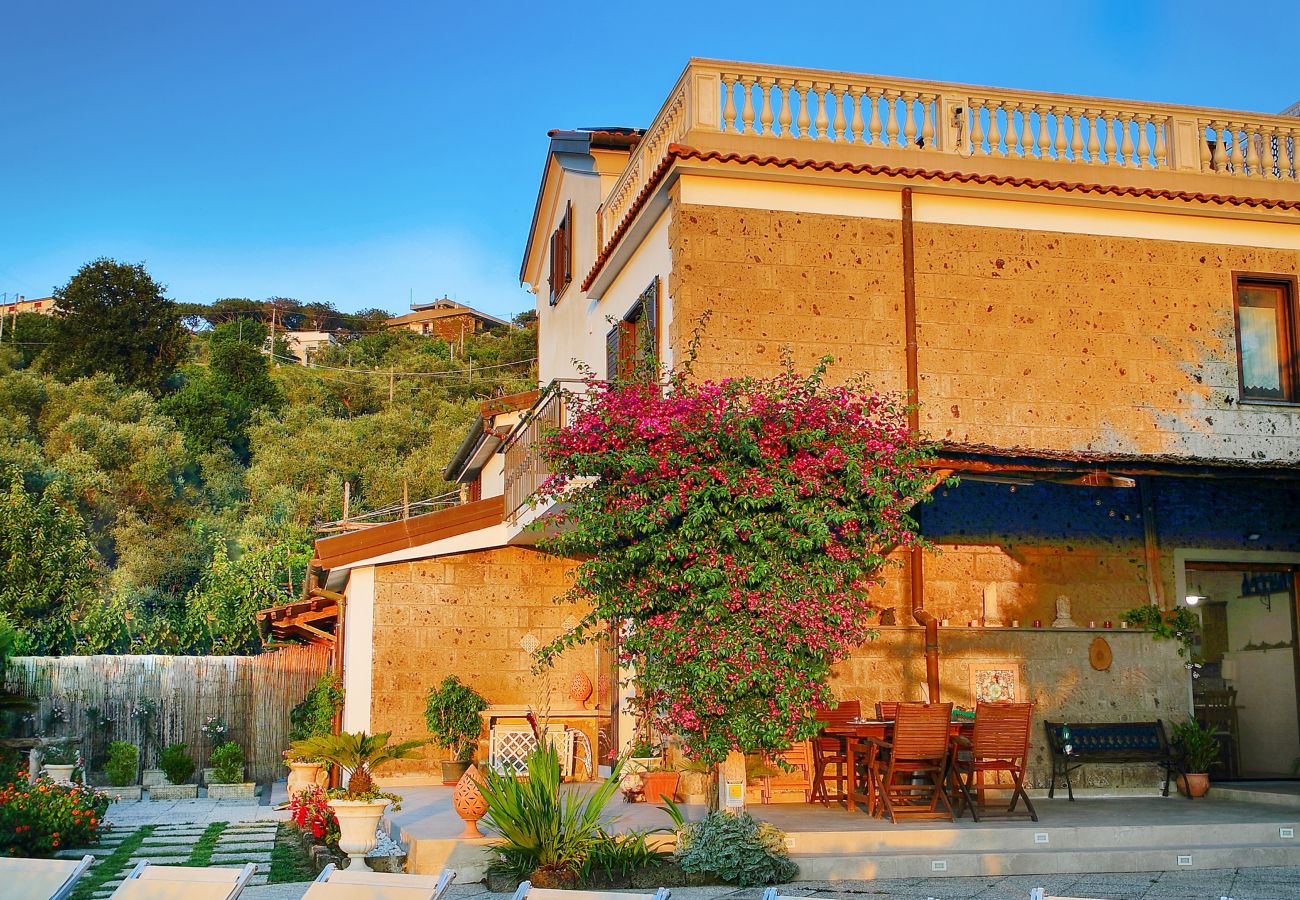 Villa in Sant´Agnello - AMORE RENTALS - Villa Tina with Private Swimming Pool, Sea View, Terraces, Garden and Parking