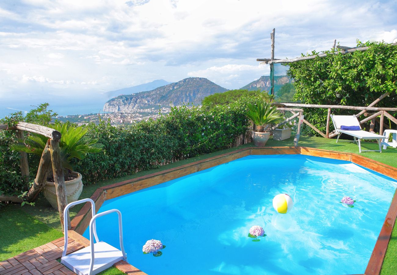 Villa in Sant´Agnello - AMORE RENTALS - Villa Tina with Private Swimming Pool, Sea View, Terraces, Garden and Parking