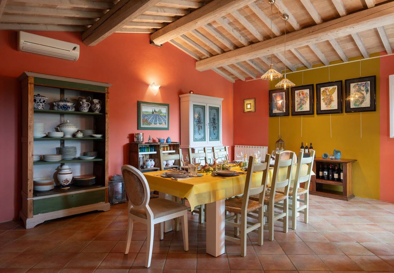 Villa in San Casciano dei Bagni - AMORE RENTALS - Casale della Toscana with private Swimming Pool, Garden, Parking and Terrace