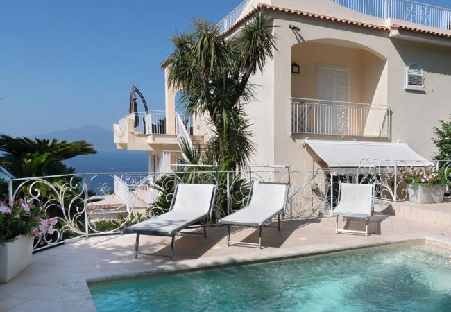 Villa/Dettached house in Sorrento - AMORE RENTALS - Villa Ado with Private Swimming Pool, Garden, Sea View and Parking