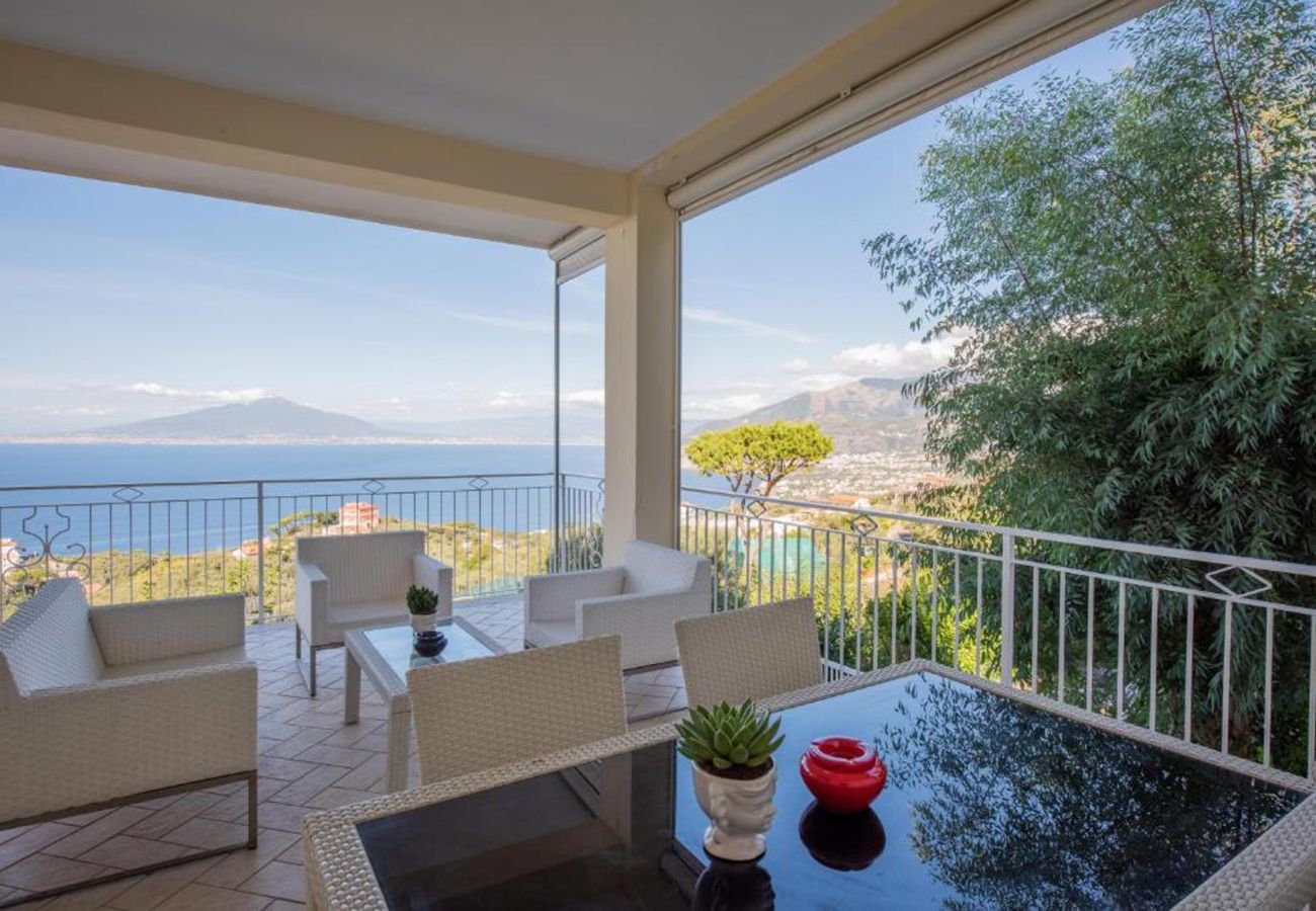 Villa in Sorrento - AMORE RENTALS - Villa Ado with Private Swimming Pool, Garden, Sea View and Parking