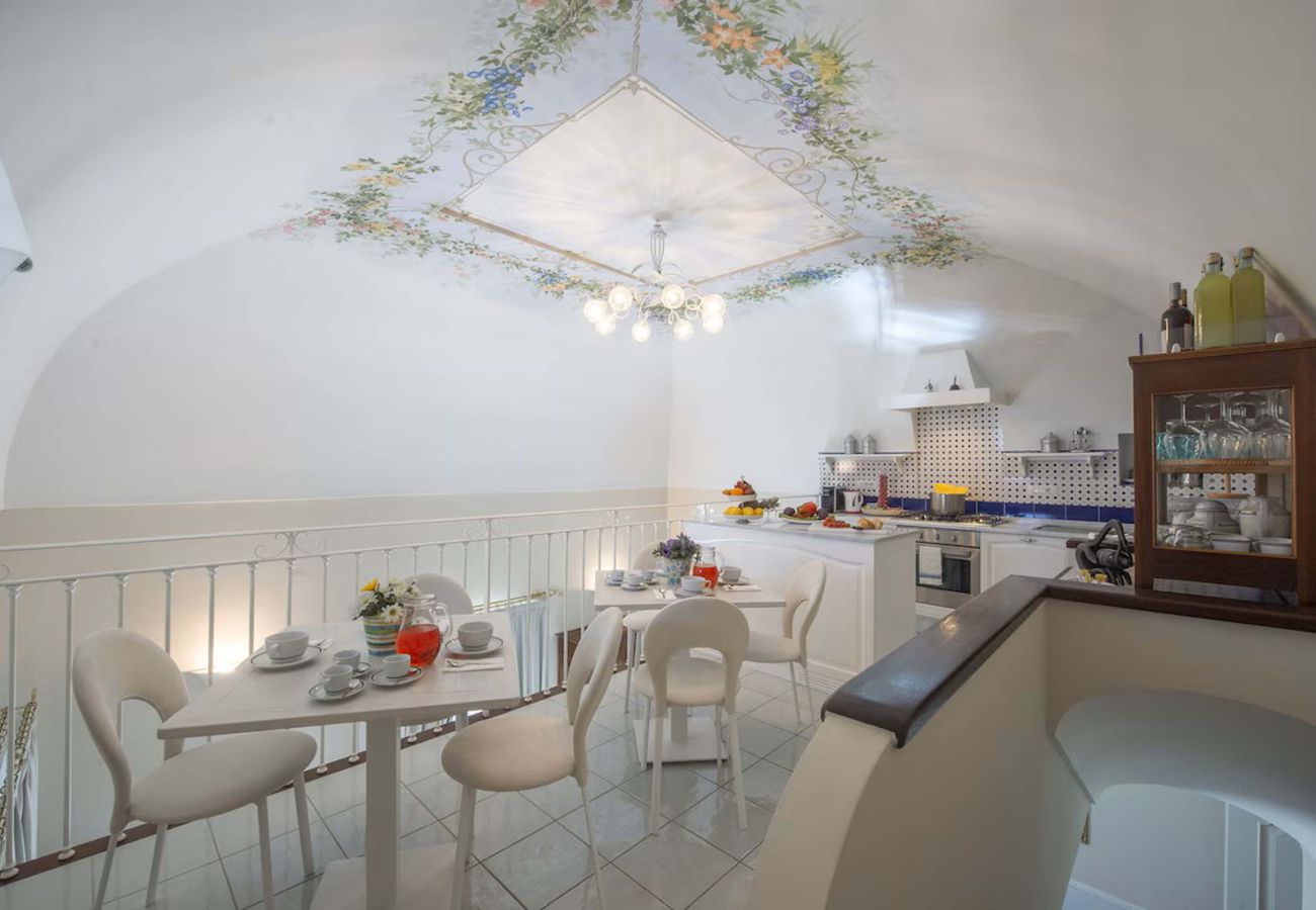 Villa in Amalfi - AMORE RENTALS - Villa Bellavista with Heated Jacuzzi, Sea View and Gym